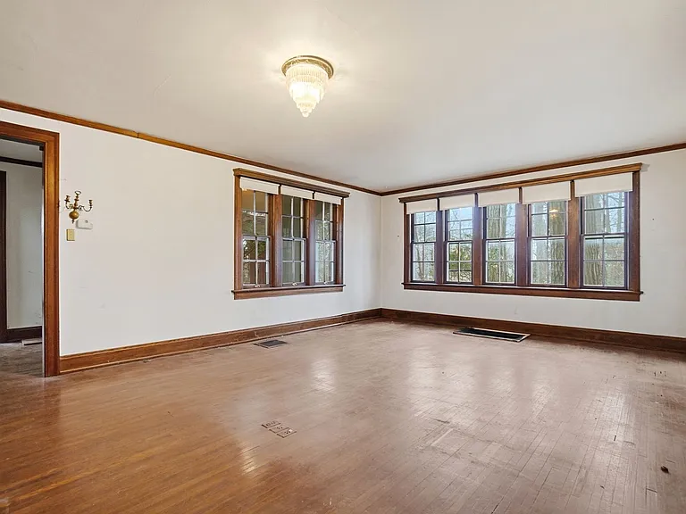 2104 Iuka Ave — Photo 9