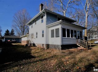 300 S White St, Mackinaw, IL