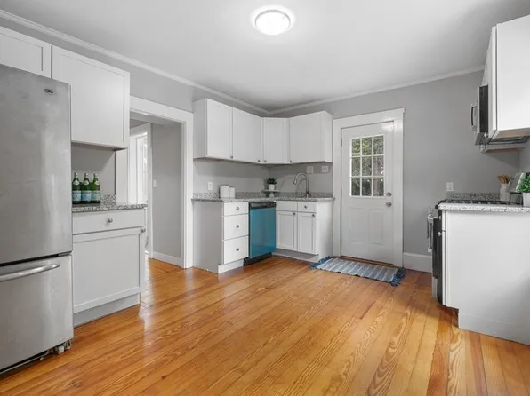 3982 Acushnet Ave, New Bedford, MA 02745
