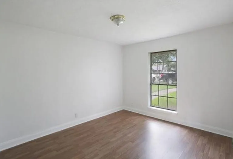 408 University Dr — Photo 8