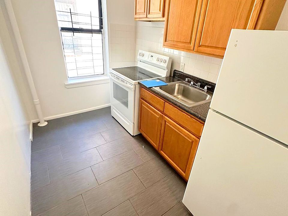 2nd image of 1738 University Ave APT 5D