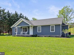 8 Orchard Dr, Hanover, PA 17331