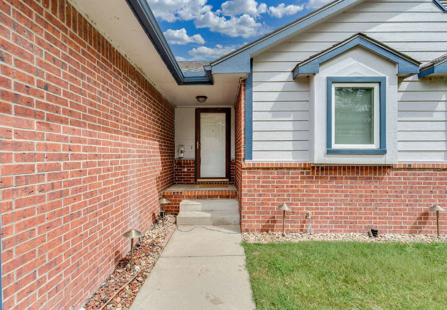 4 bed, 3.0 bath, 2812 sqft, $2,595 — Photo 4