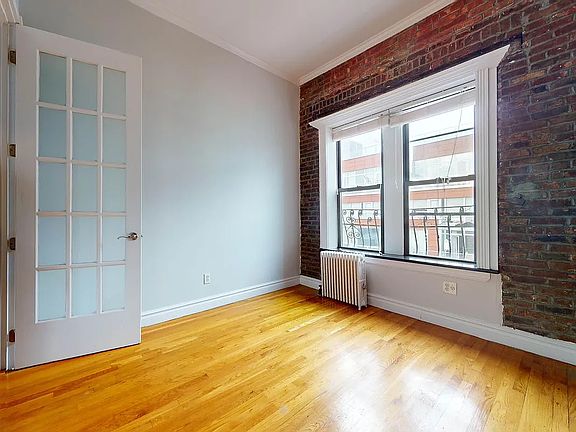 3rd image of 102 Saint Marks Pl #18