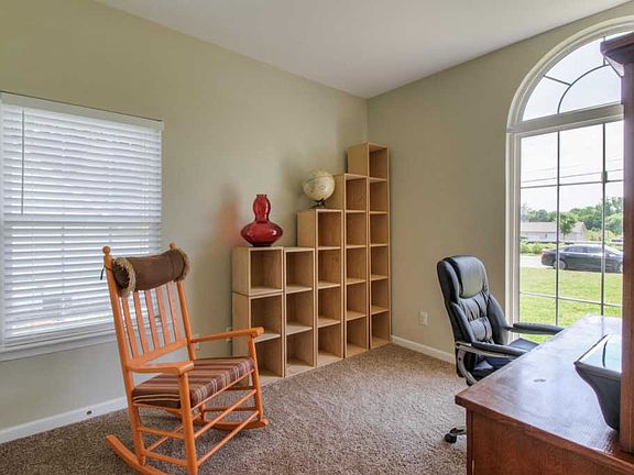 5th image of 1006 Seven Oaks Blvd