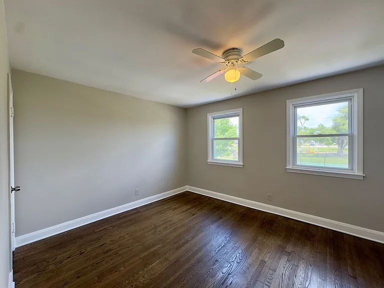 433 Oakwood Rd — Photo 13
