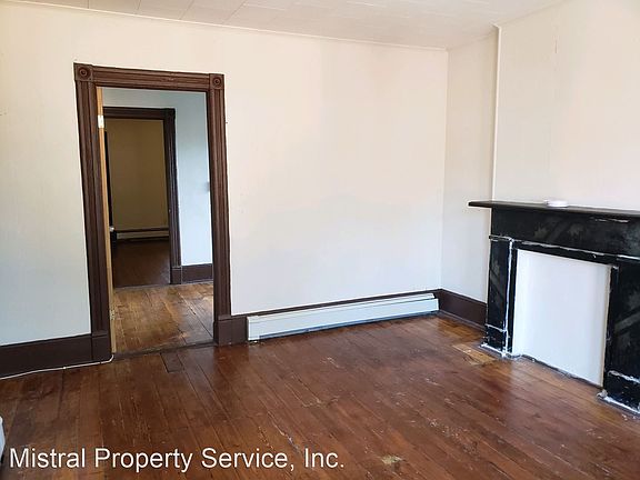 5th image of 105 Renwick St APT 3