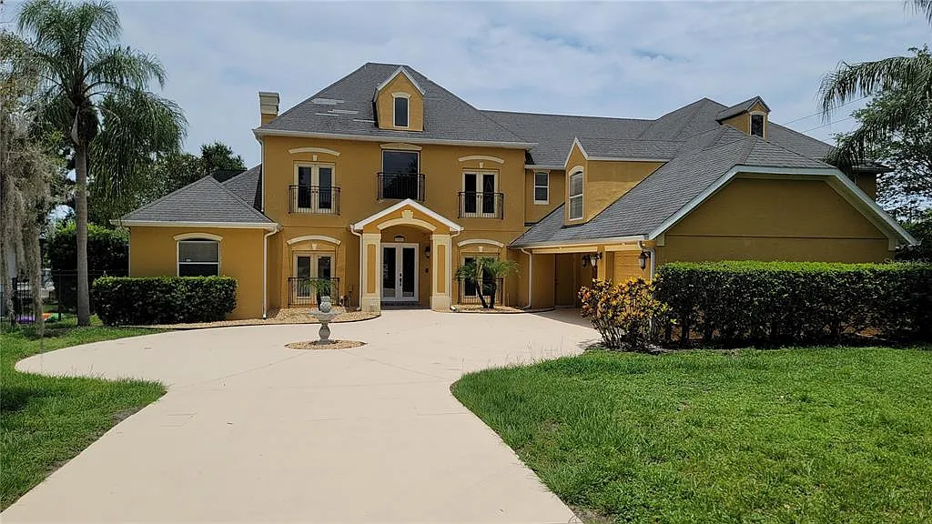 5 bed, 5.5 bath, 5312 sqft, $8,500 — Photo 2