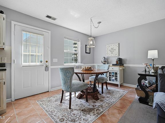 5th image of 705 Milton Ct Unit 705