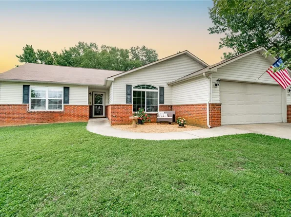 1390 N Genoa Ave, Fayetteville, AR 72704