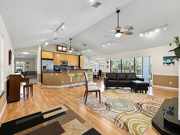 2nd image of 1050 31st Ave #307