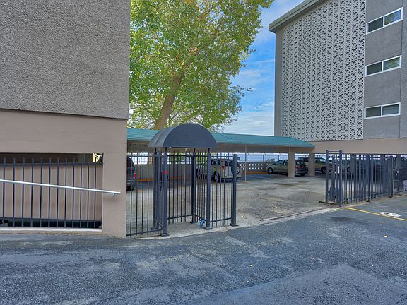 4th image of 1800 43rd Ave E APT 405