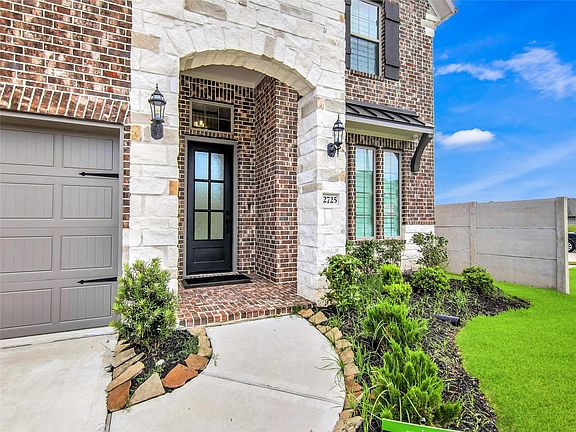 3rd image of 2725 La Spezia Ln