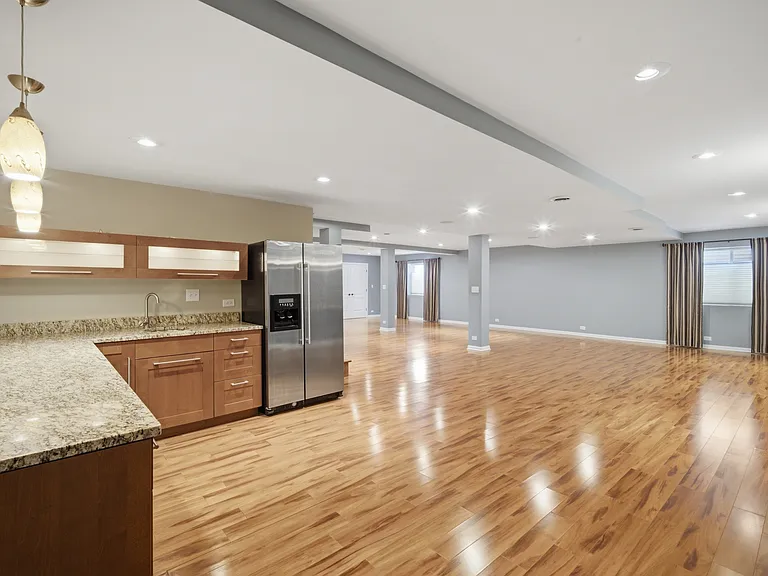 5280 Burnham St — Photo 32