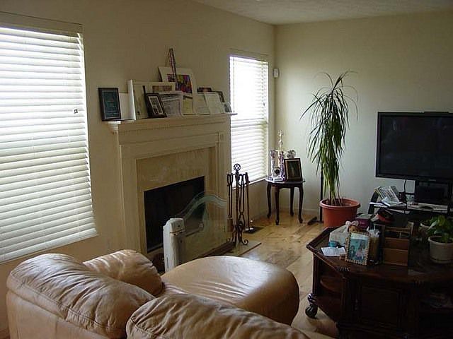 2nd image of 1016 Hopedale Ct