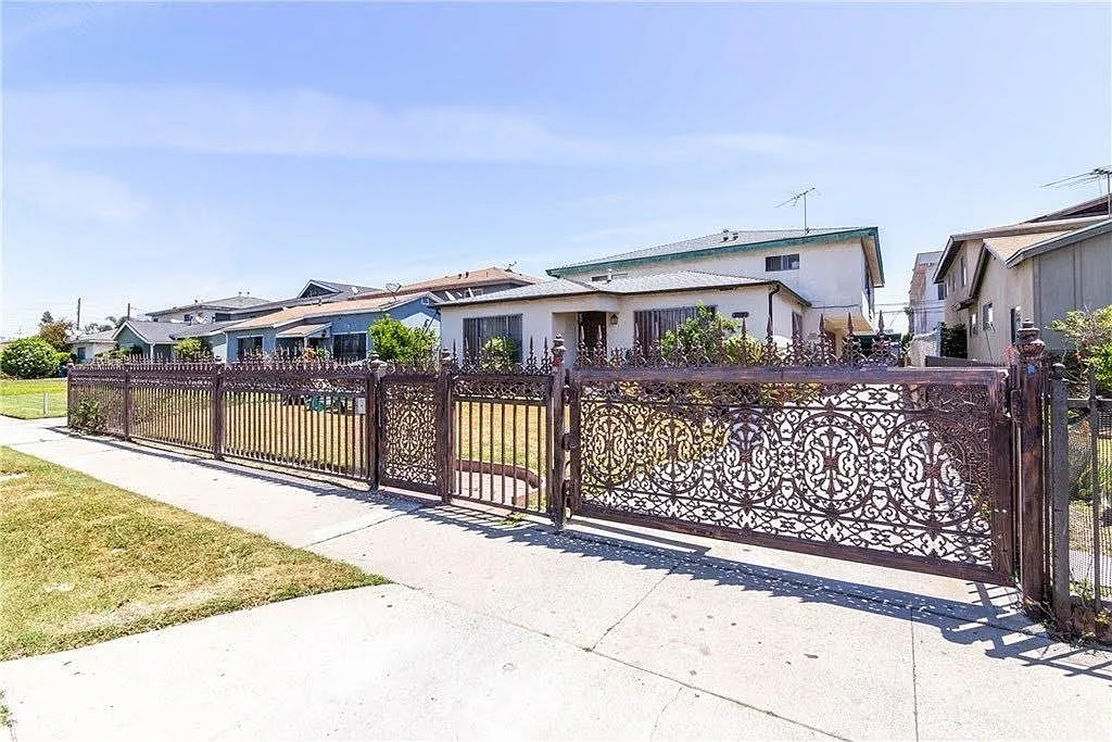 12616 Doty Ave — Photo 1