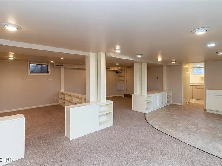 1011 Evelyn St — Photo 17