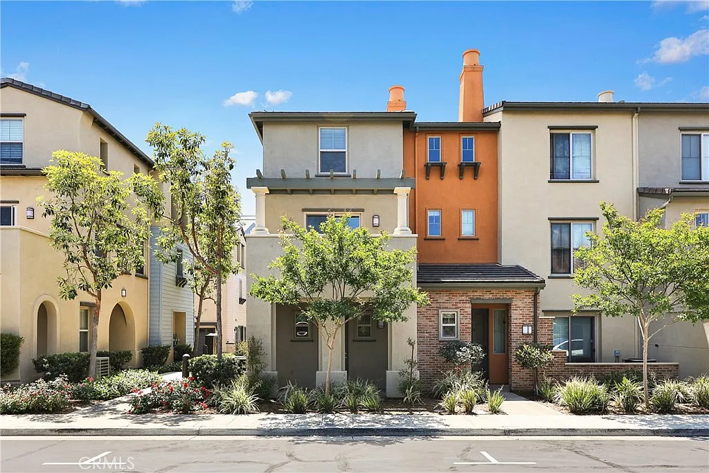 3 bed, 3.5 bath, 1560 sqft, $3,390 — Photo 4