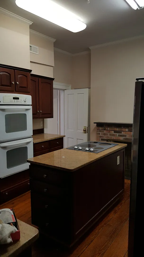 414 London Street — Photo 2