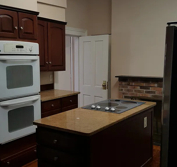 414 London St — Photo 2