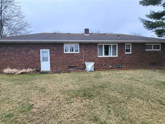 3rd image of 1422 Westwood Dr
