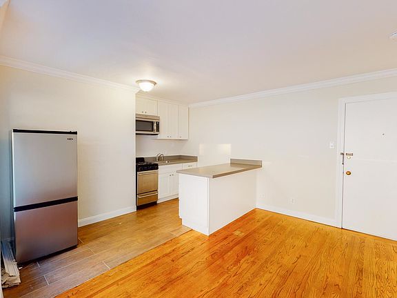 5th image of 2250 Buchanan St APT 17