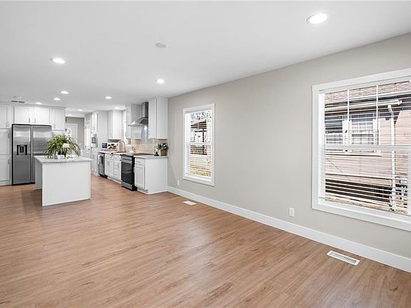 5th image of 2726 N 21st Pl