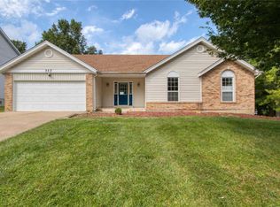 949 Lynwood Forest Dr, Ballwin, MO