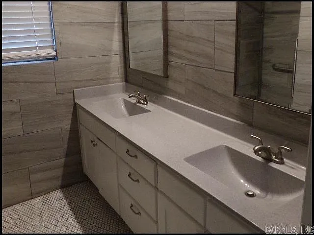 711 Mimi Ln — Photo 11