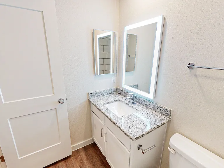 Midtown Apartments — Photo 8