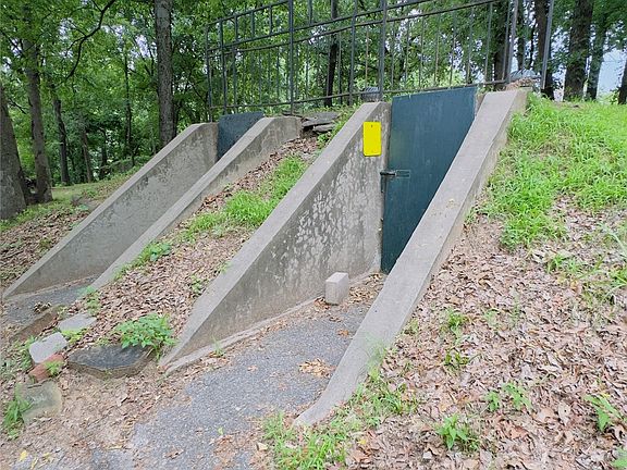 4th image of 1720 W Admiral Blvd