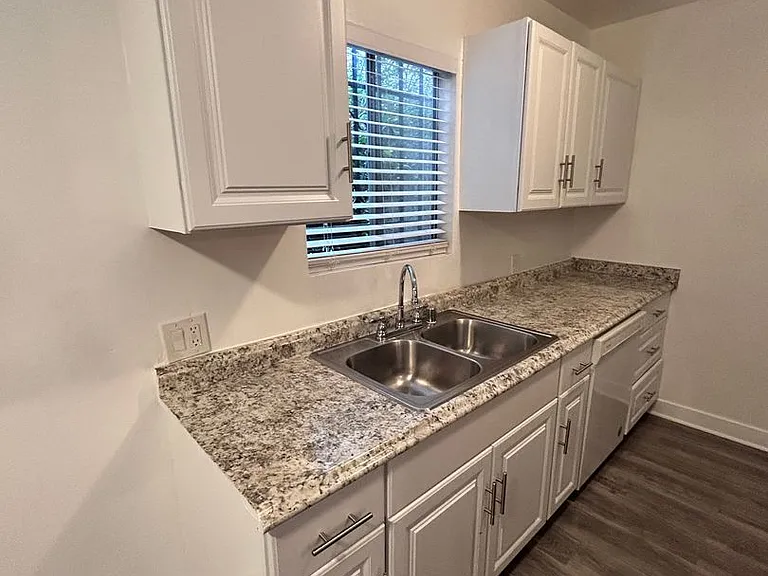 1220 S Manhattan Pl — Photo 8
