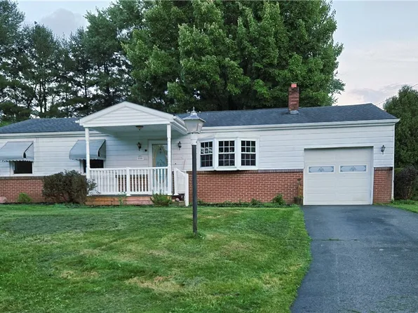 1510 Catalina Pl, Hermitage, PA 16148