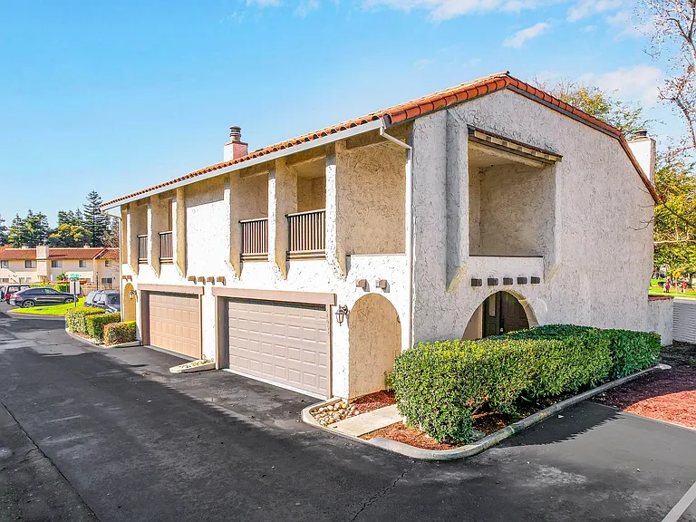 24054 La Paz Way — Photo 3