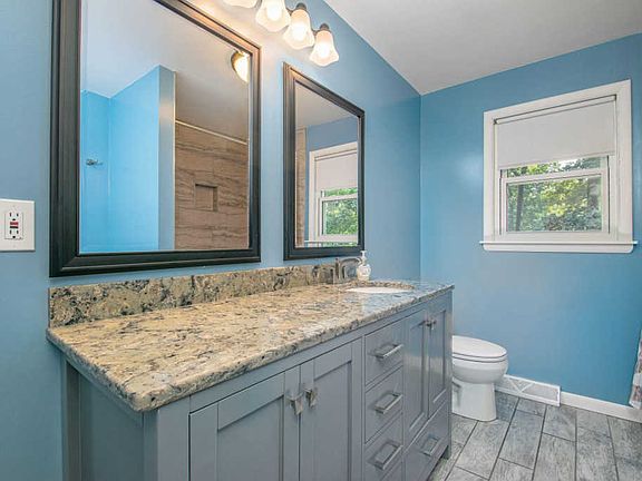 3rd image of 4752 Poinsettia Ave SE