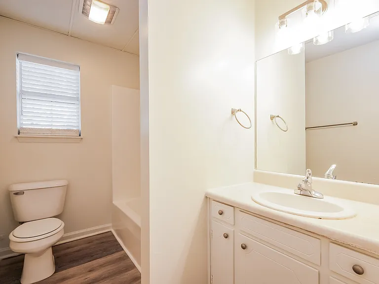 013-photo-main-bathroom-14874827 013-photo-main-bathroom-14874827