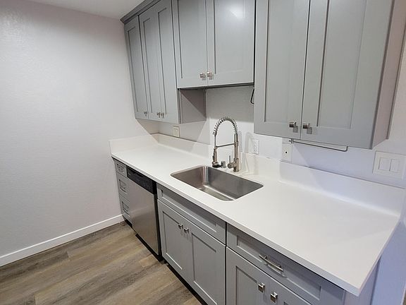 3rd image of 3501 Jasmine Ave #4
