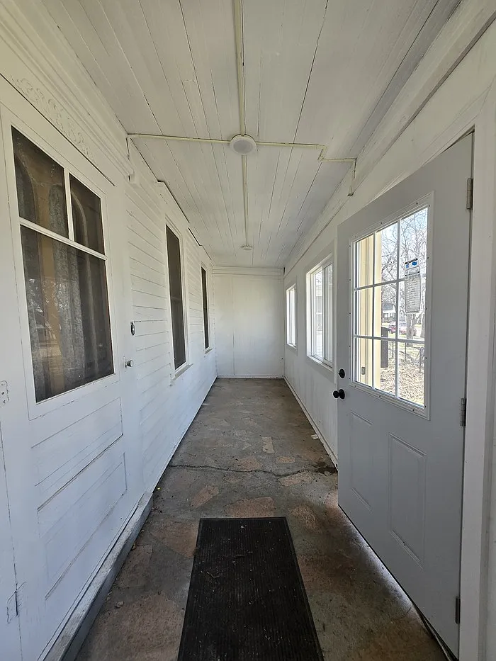 3 bed, 2.5 bath, 2092 sqft, $1,650 — Photo 3