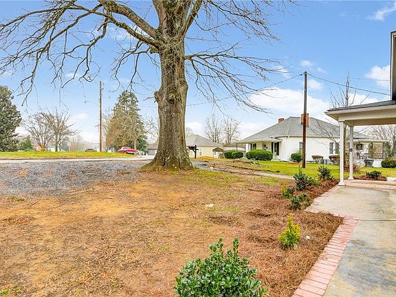 4th image of 903 Overlook Ave
