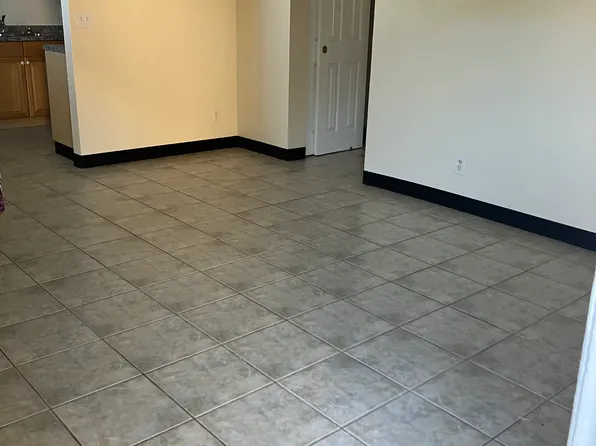 8606 Pacific Ave APT F4, Tacoma, WA 98444