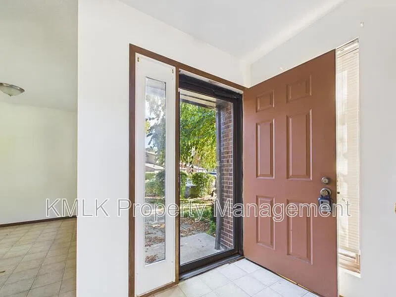 2 bed, 1.5 bath, 1148 sqft, $1,250 — Photo 4