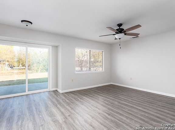 4th image of 12418 Trailing Oaks St