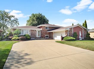 1557 W Mulloy Dr, Addison, IL 60101