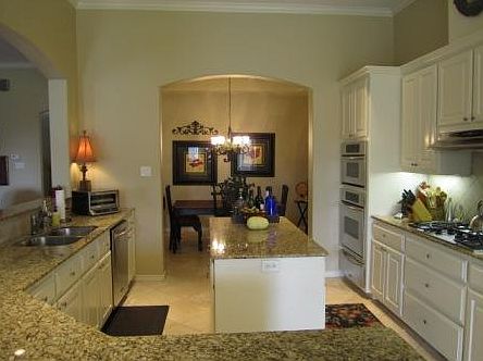 4th image of 904 Royal Adelade Dr