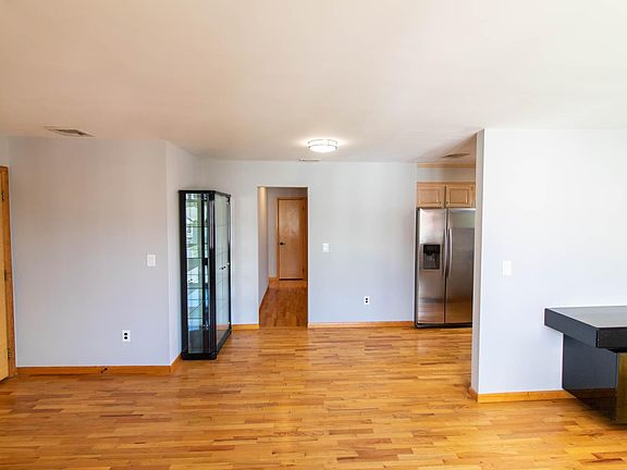 4th image of 51 Bayliss St #2