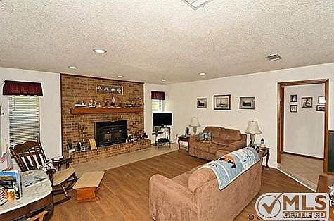 4th image of 8557 Woodlake Cir