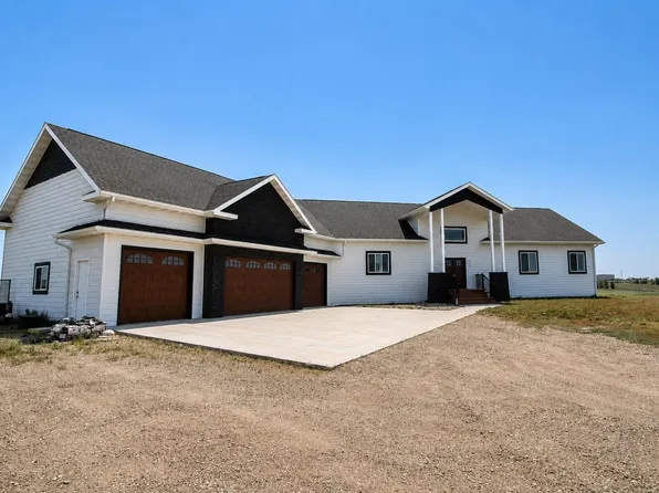8460 10th Ave NE, Minot, ND 58703
