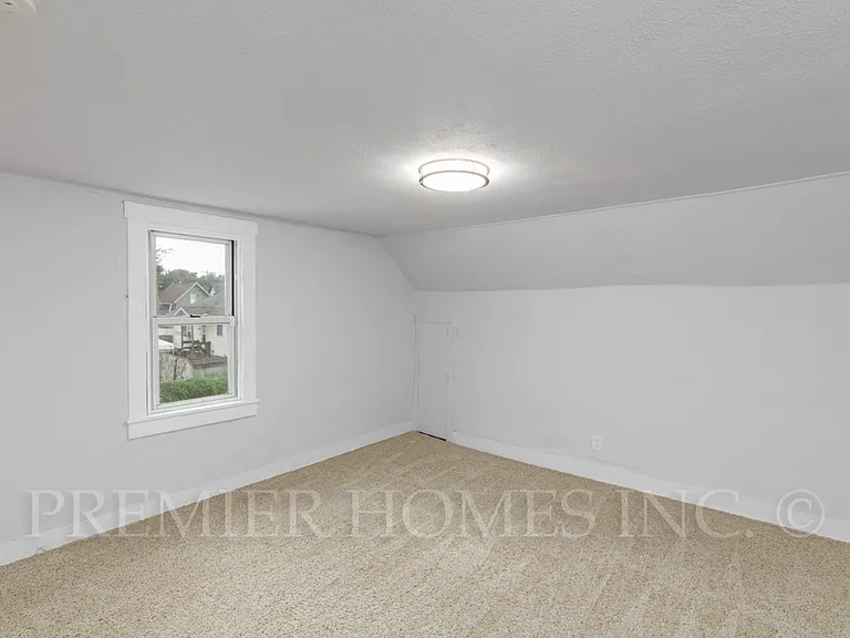908 7th St NE — Photo 9