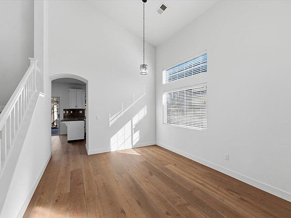 5th image of 637 Powderhorn Ave