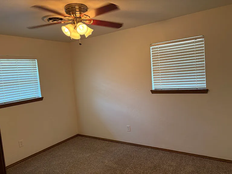 1904 Lanesboro Dr — Photo 9